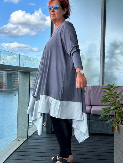 Tunic in grey/light with the best width.