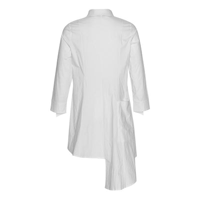 Asymmestrisk hvid skjorte, den skal prøves. VORES BESTSELLER