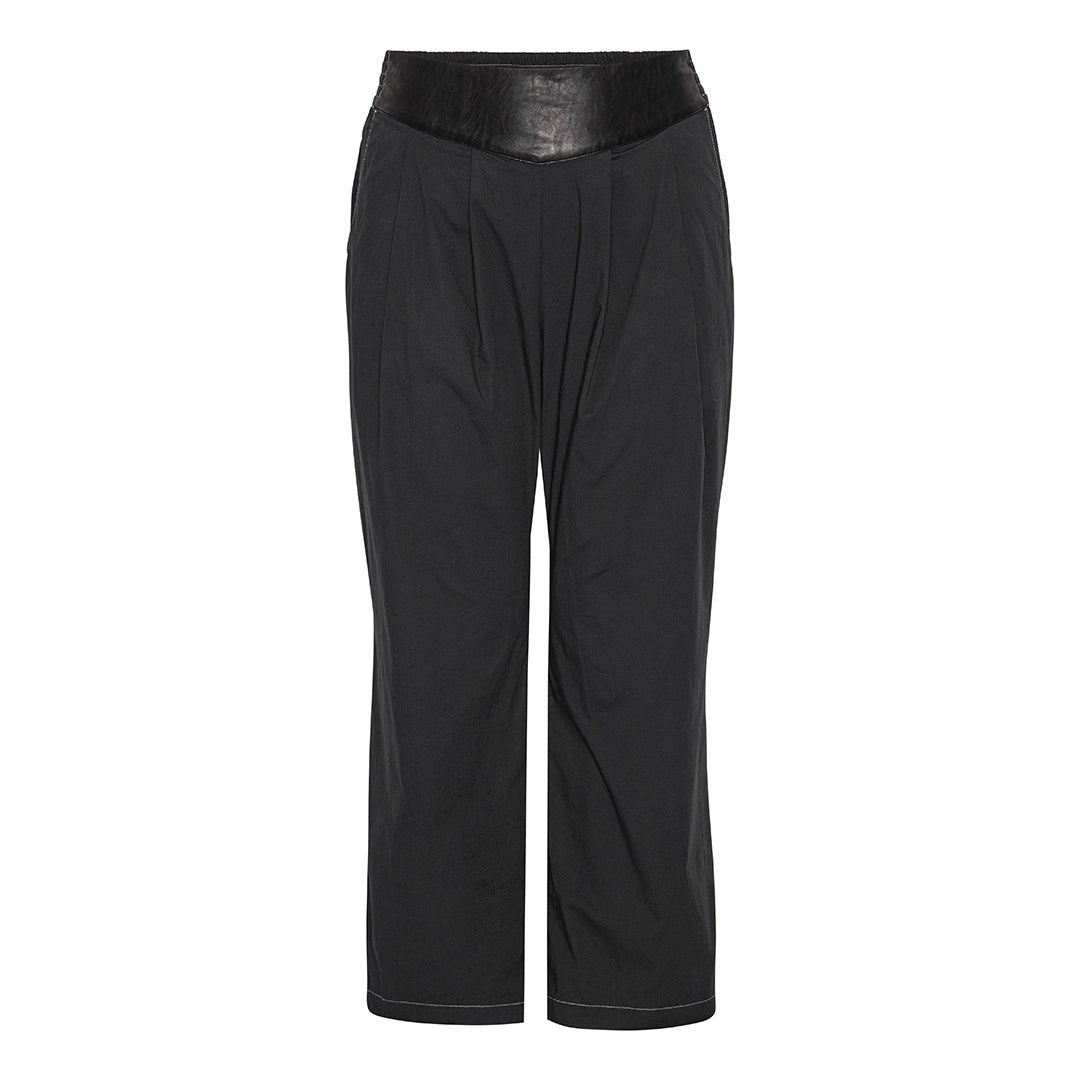 Get back. New price. Trousers in casual style, black, good fit, sits nicely in the waist and has a wide leg.