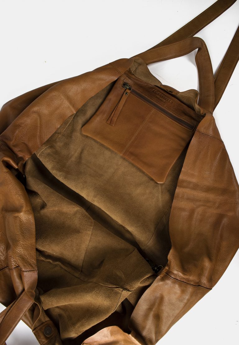 Delicious soft leather net/shopper in the most beautiful walnut. Will be in stock soon.
